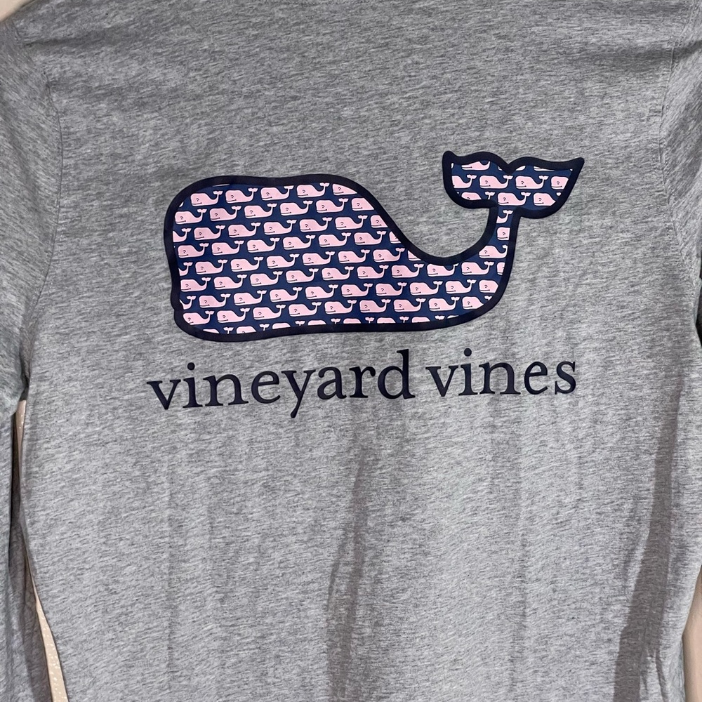 Vineyard Vines Gray Long Sleeve Whale Logo Tee Shirt Size Small - Picture 8 of 10
